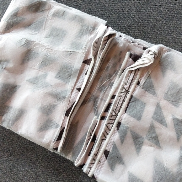 NWT Tesalate Phoenix Sand-free Beach Towel - Picture 9 of 17